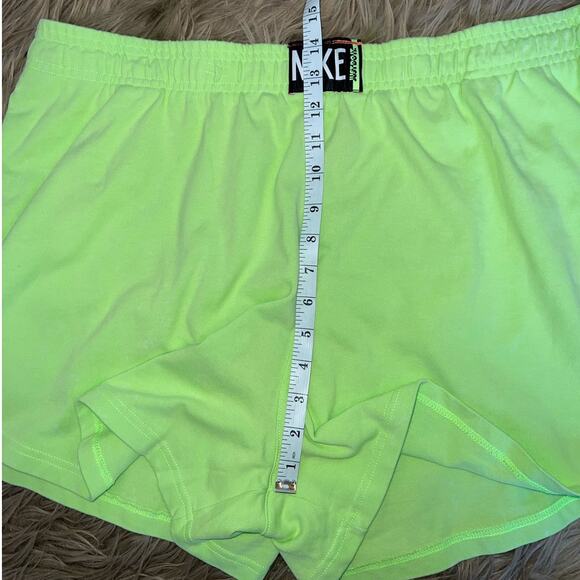 New Nike Women's Plus Wash HR Shorts Ghost Green/Black size 1X - Picture 6 of 8